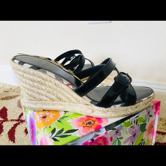Lovely Burberry Patent leather Check Wedge Sandals - Picture 6 of 12